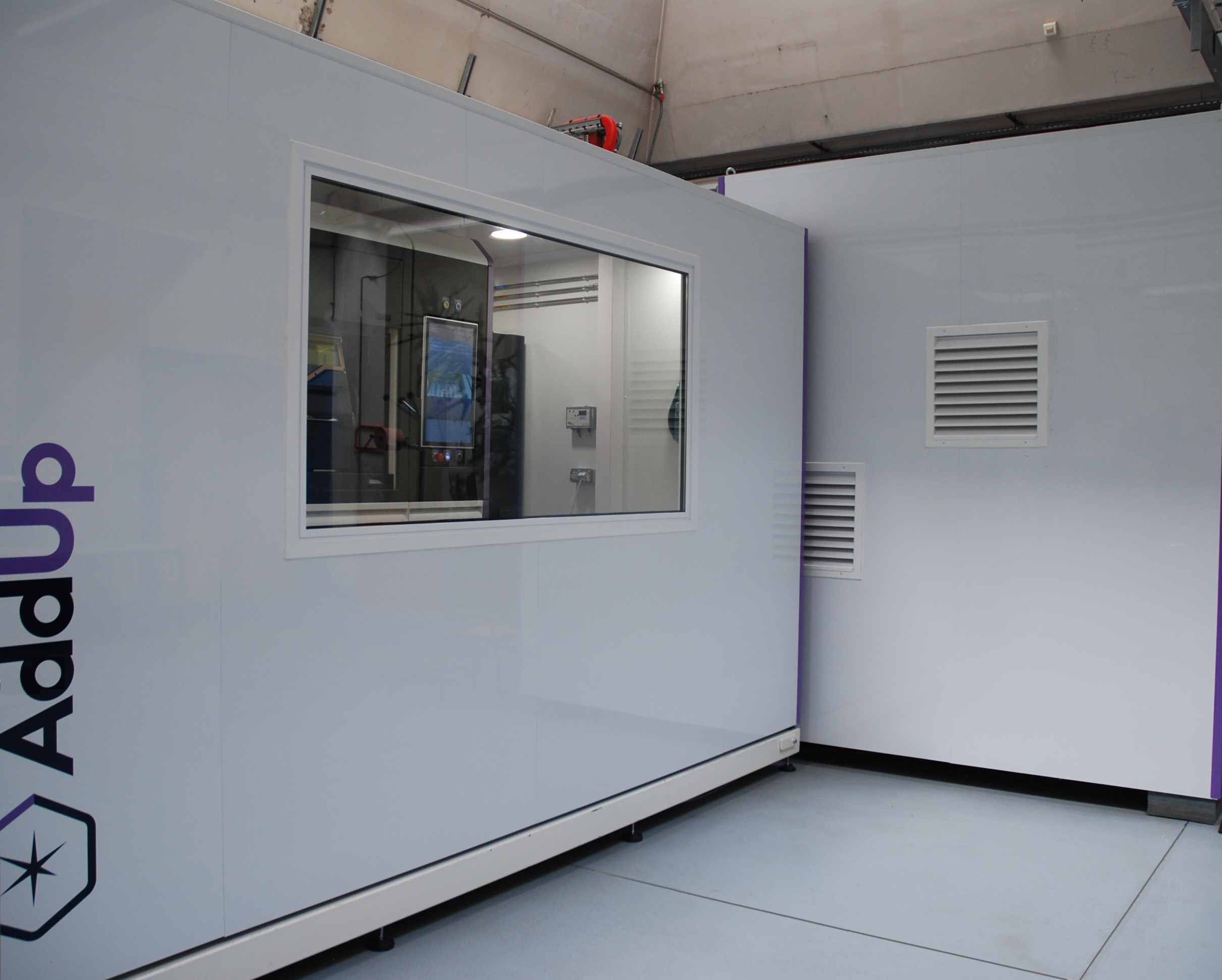 Machine de fusion sélective par laser dans le laboratoire de fabrication du département Génie Mécanique de l’ENS Paris-Saclay Machine de fusion sélective par laser dans le laboratoire de fabrication du département Génie Mécanique de l’ENS Paris-Saclay