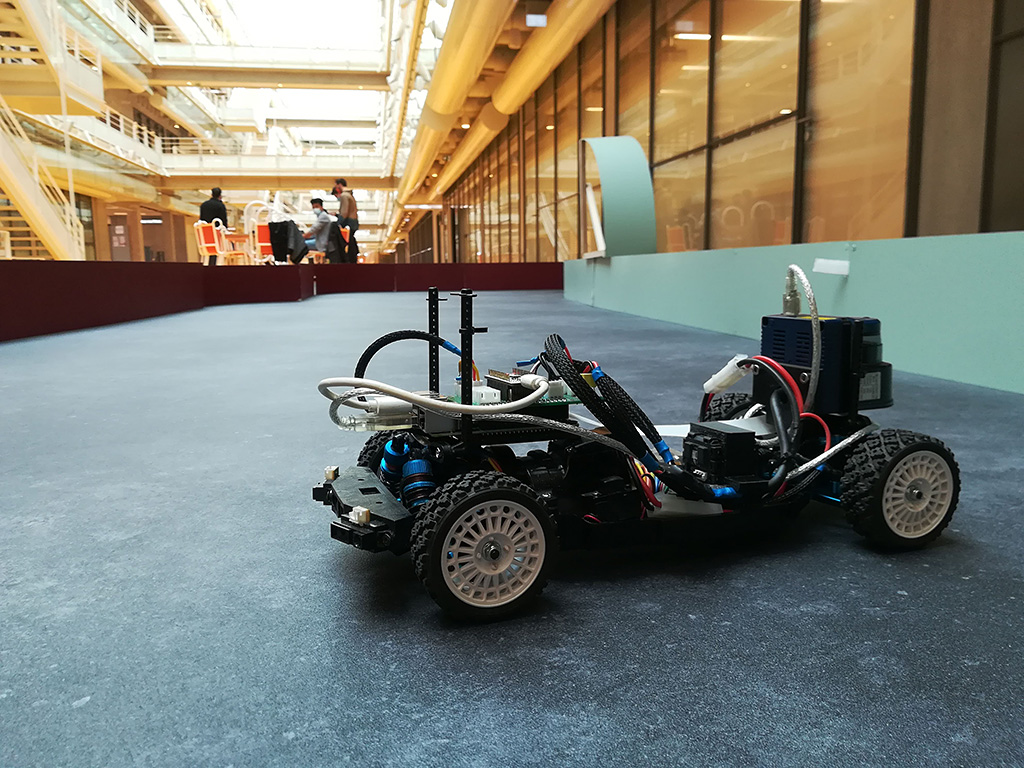 Course de mini-voitures autonomes à l'ENS Paris-Saclay