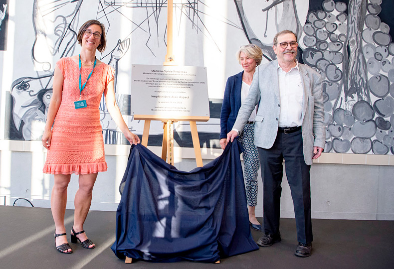 Nathalie Carrasco, Présidente de l'ENS Paris-Saclay, et Alain Aspect, Prix Nobel de physique 2022. Crédit photo : Laurence Godart