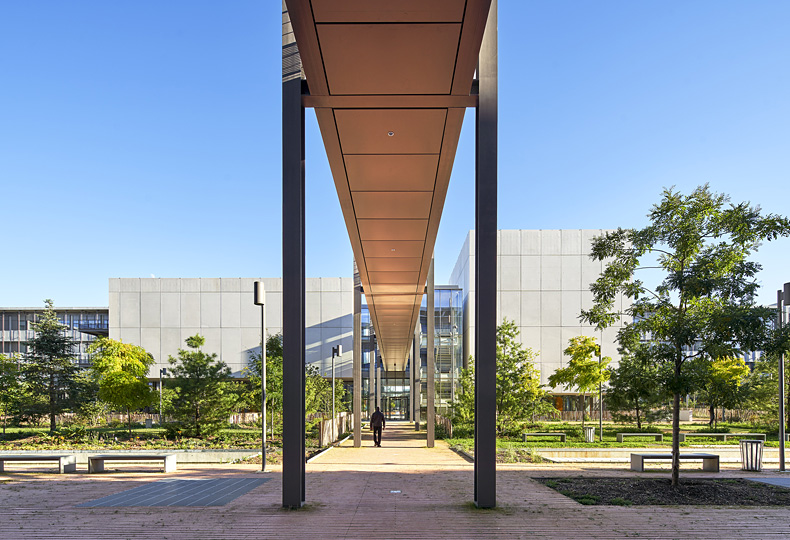 Bâtiment de l'ENS Paris-Saclay - Crédits photo : Michel Denancé (RPWB)