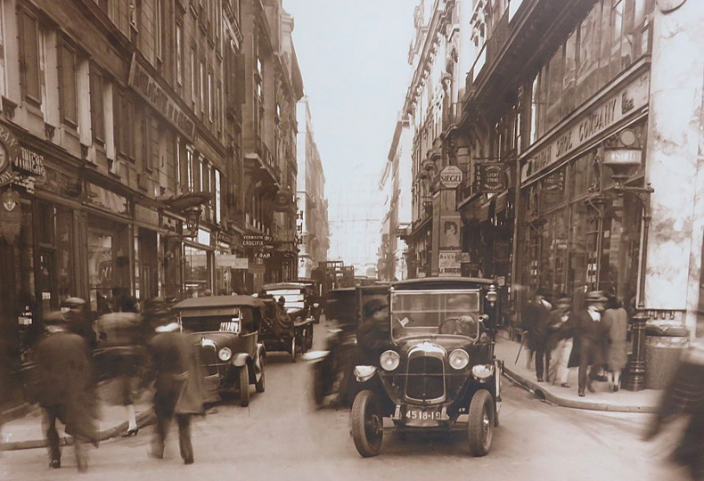 Rue de Paris années 1920 (musée de l'aventure Peugeot de Sochaux)