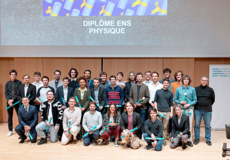 Diplômés en 2024 de l'ENS Paris-Saclay en physique.
