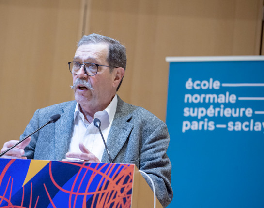 Alain Aspect, prix Nobel de physique 2022, alumni et professeur affilié de l’ENS Paris-Saclay,