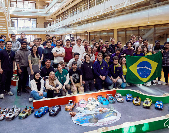 Participants de la course de voitures autonomes de Paris Saclay CoVAPSy 2025