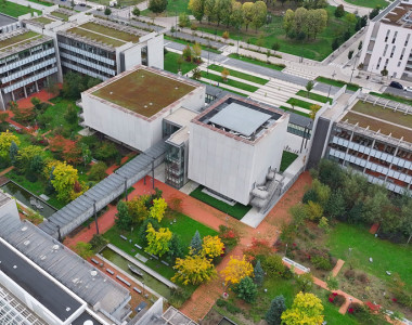Vue aérienne de l'ENS Paris-Saclay - Crédits photo : @beedronevision