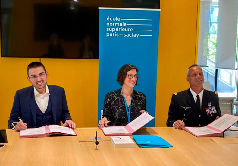 Nicolas TROSINO, President of ENS Alumni, Nathalie CARRASCO, President of the École Normale Supérieure Paris-Saclay and Major General Stéphane Dupont, Director of the Centre for Strategic Aerospace Studies.